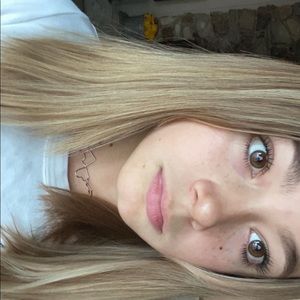 Meet your Posher, Ella